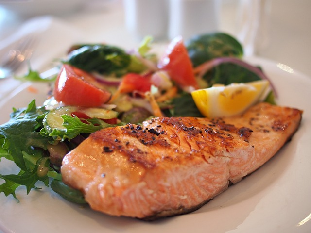 Dieta obniżająca poziom cholesterolu: jakie pokarmy wprowadzić do diety, aby kontrolować cholesterol?